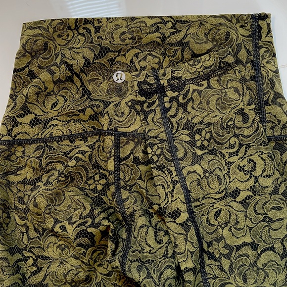 Lululemon Wunder Under Full On Luxtreme, Pencil Lace Brave Olive Black, Size 4 - Picture 4 of 4